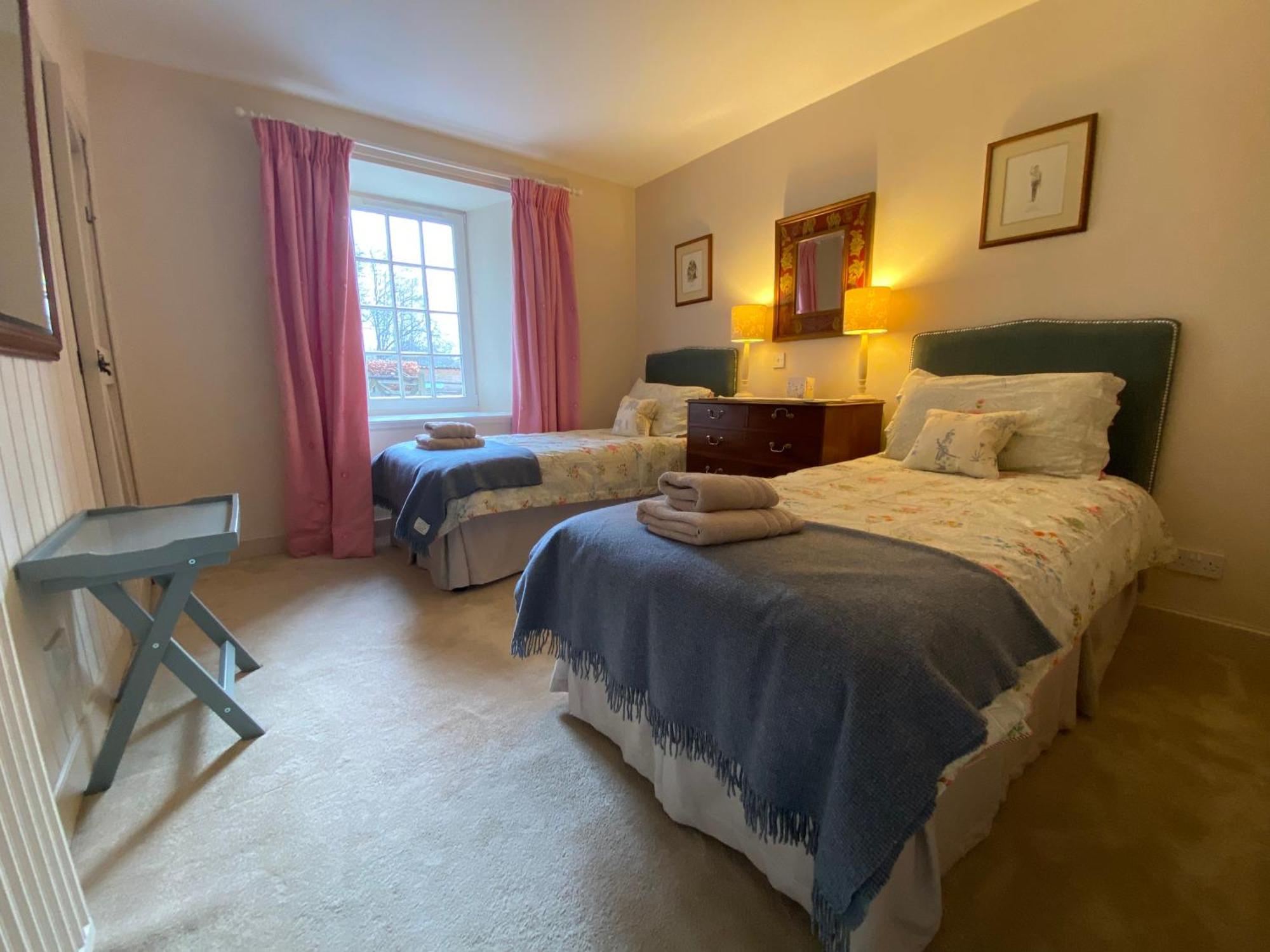 Spacious Cottage - Walk To Crieff Eksteriør bilde